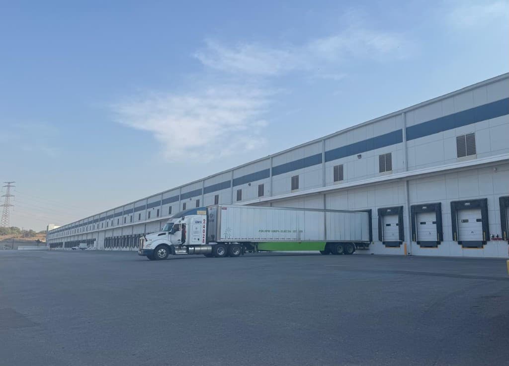 Mapa y ubicación estratégica del centro de distribución — planificación de red y rutas